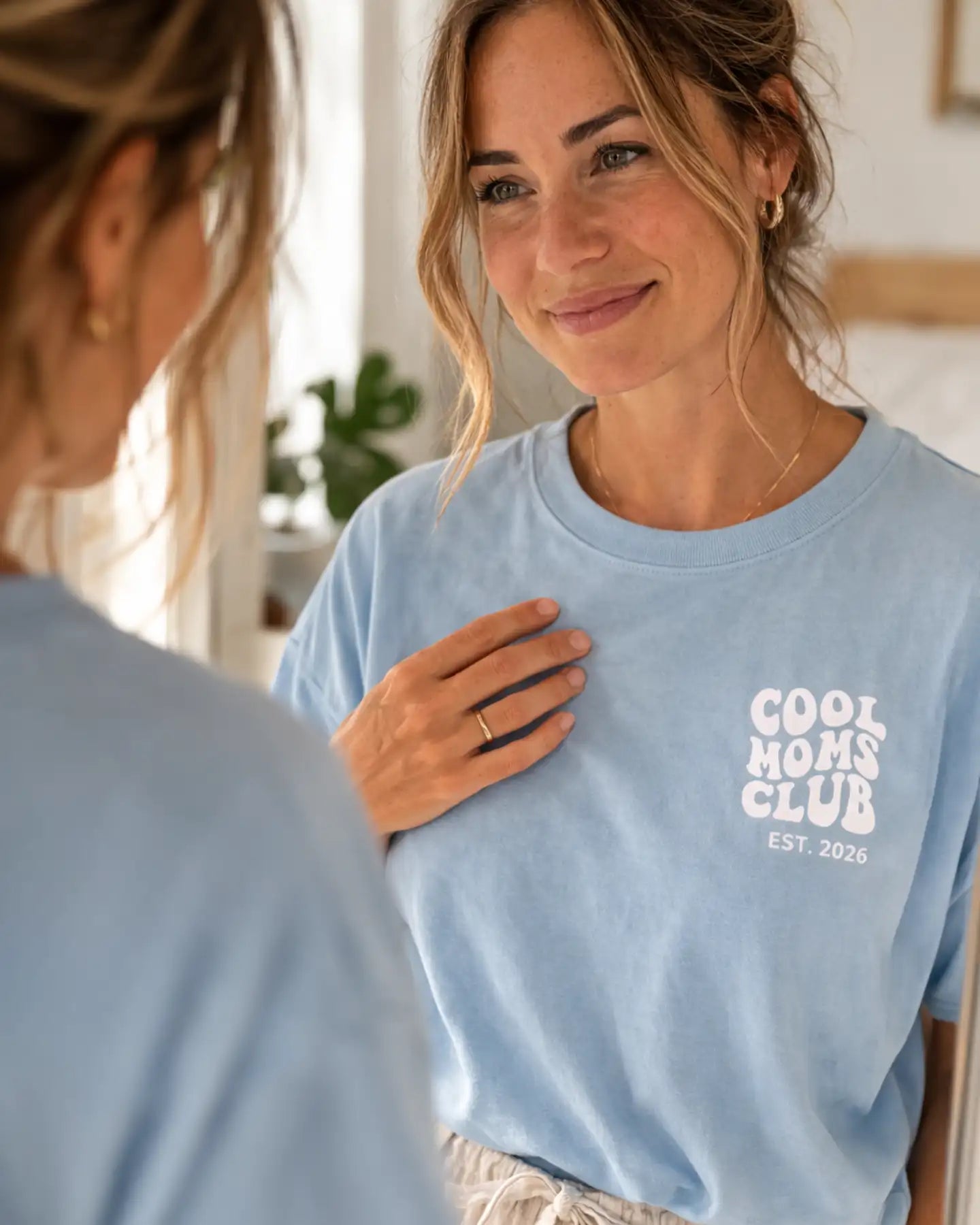 “Cool Moms Club“ - Personalisiertes, besticktes Heavy Cotton T-Shirt