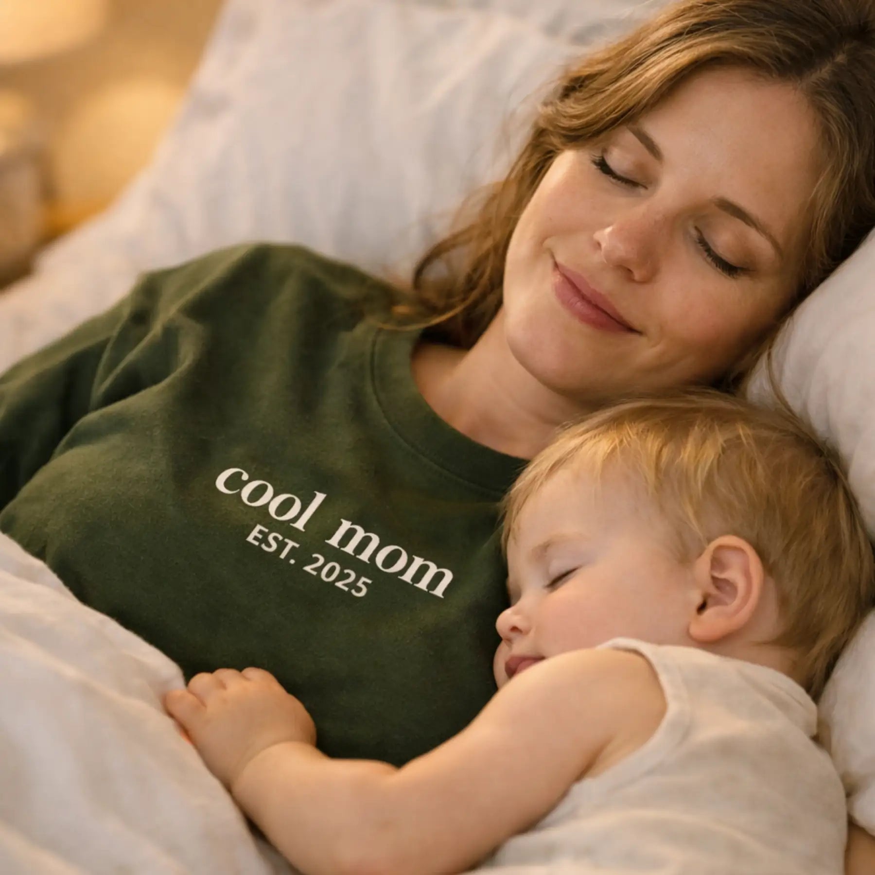 “cool mom” - Personalisiertes, besticktes Heavy Cotton T-Shirt