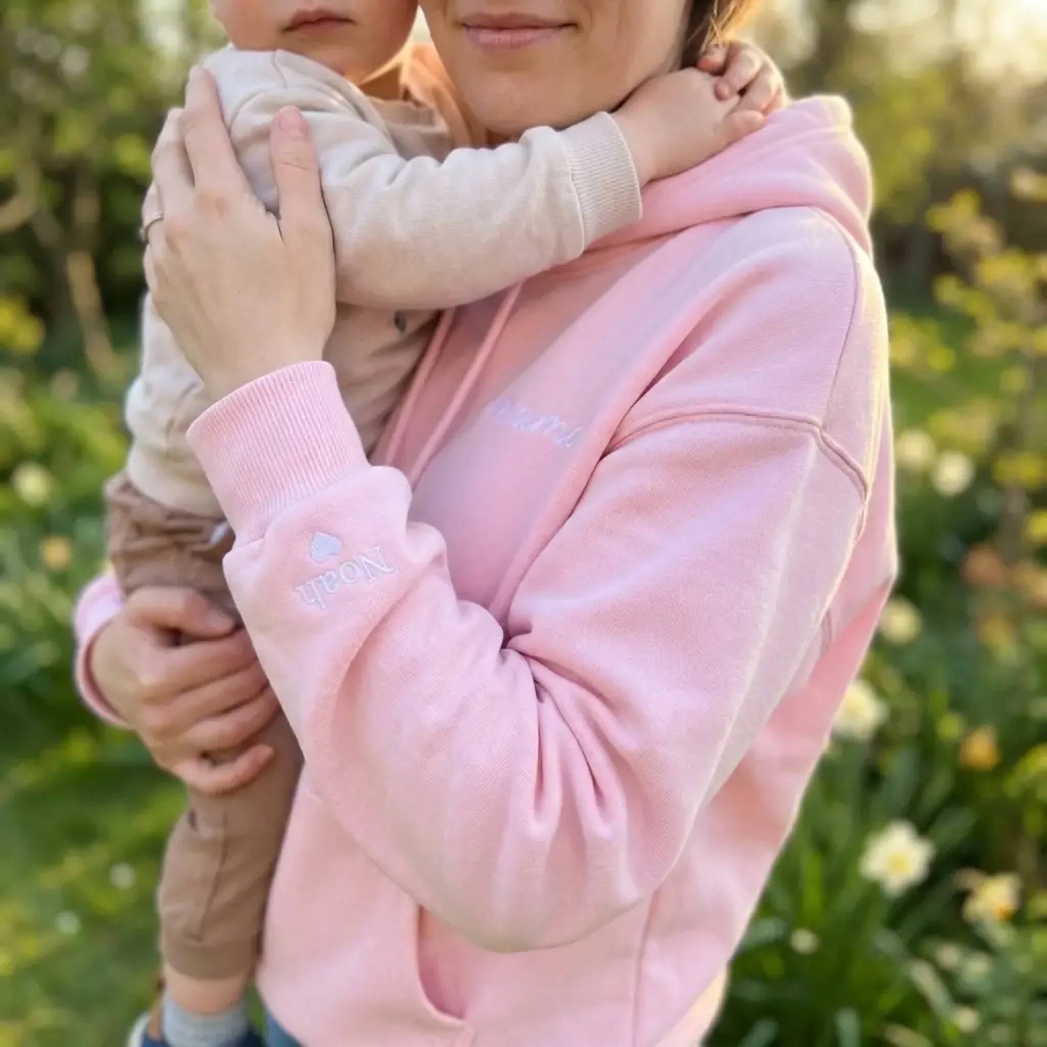 mama-heart-hoodi-3