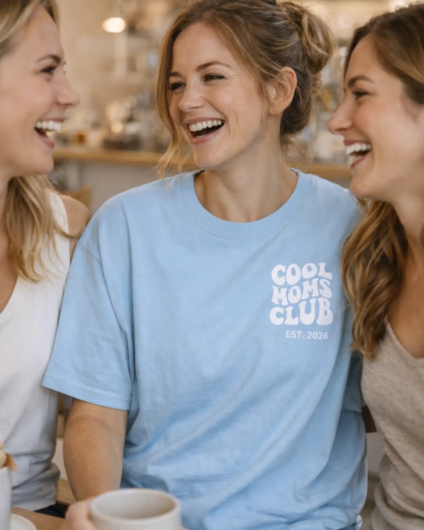 “Cool Moms Club“ - Personalisiertes, besticktes Heavy Cotton T-Shirt