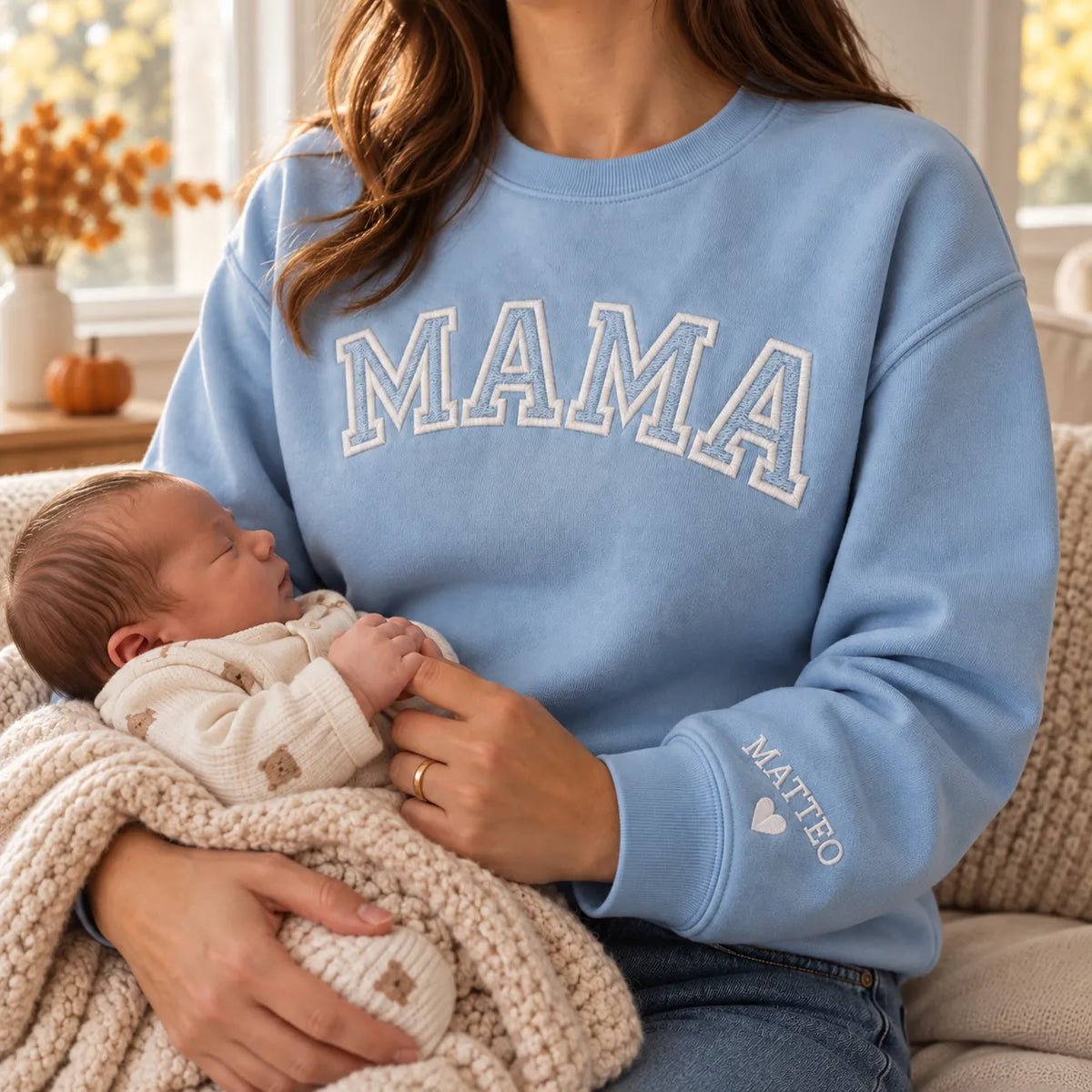 "Mama" - Personalisiertes, besticktes Sweatshirt mit Kindernamen