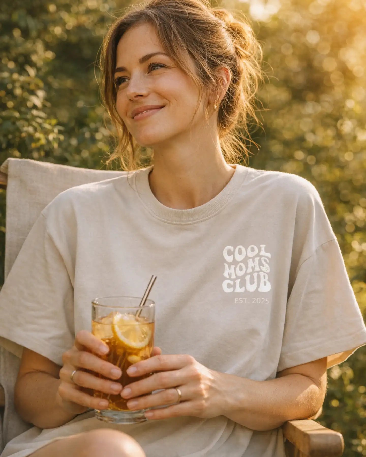“Cool Moms Club“ - Personalisiertes, besticktes Heavy Cotton T-Shirt