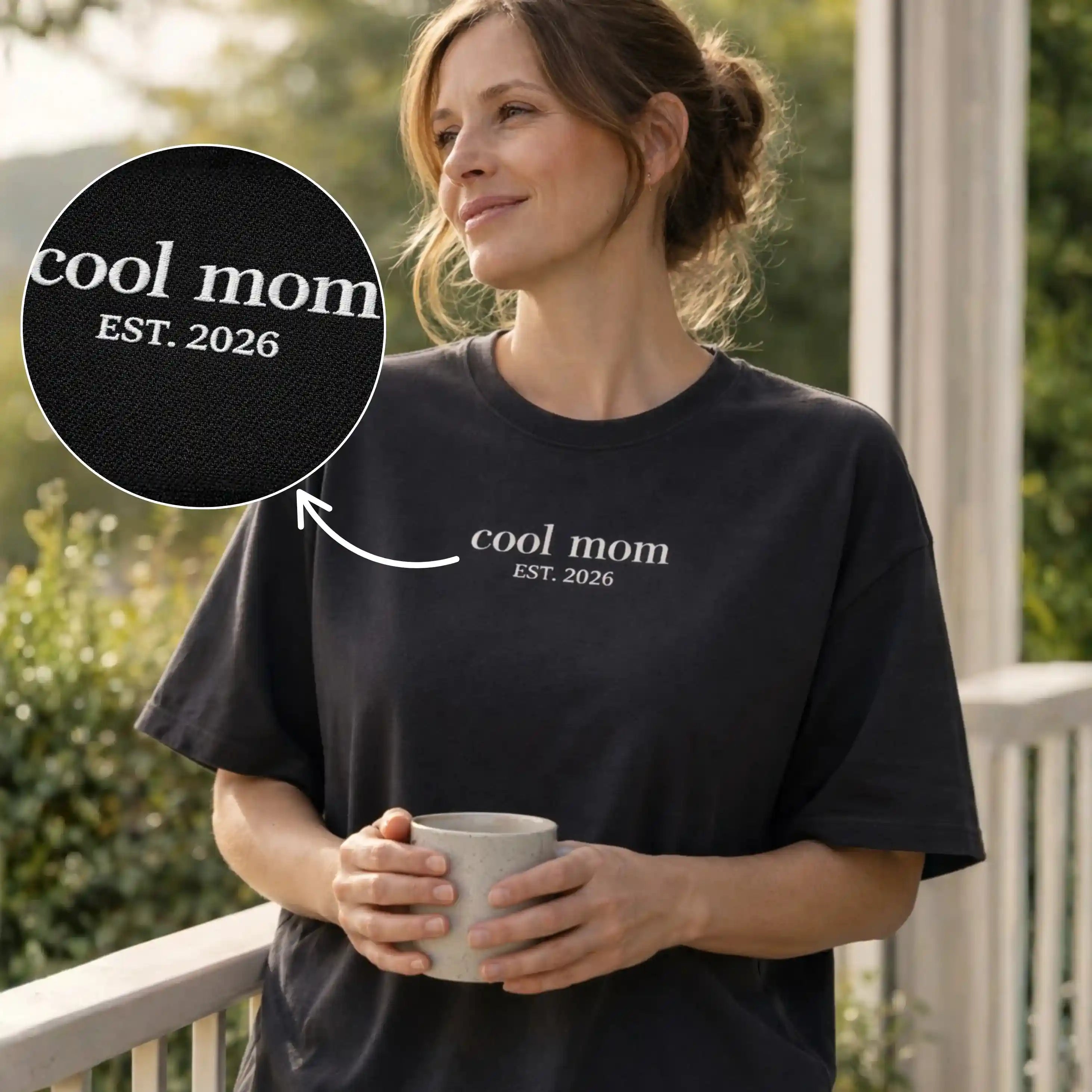 “cool mom” - Personalisiertes, besticktes Heavy Cotton T-Shirt