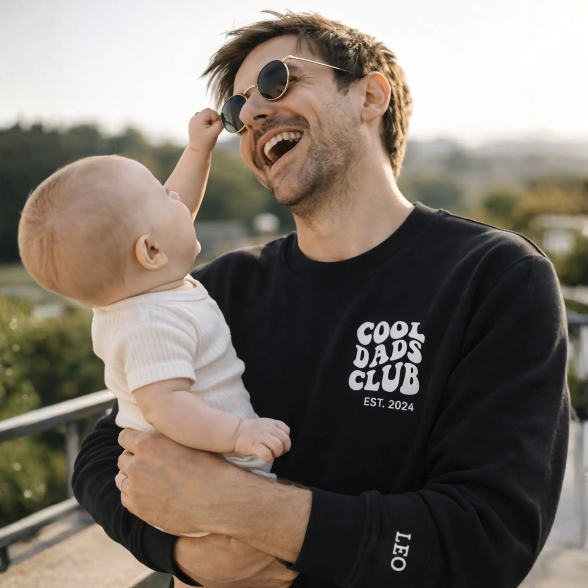 “Cool Dads Club” - Personalisiertes, besticktes Sweatshirt mit Kindernamen und Datum