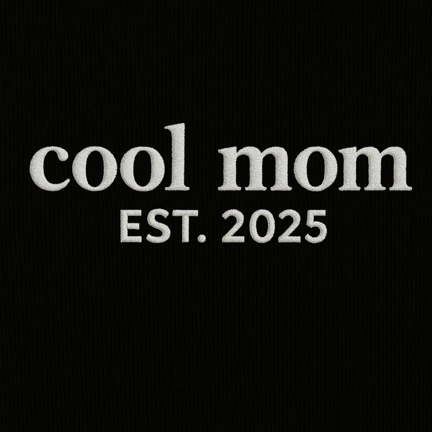 “cool mom” - Personalisiertes, besticktes Heavy Cotton T-Shirt