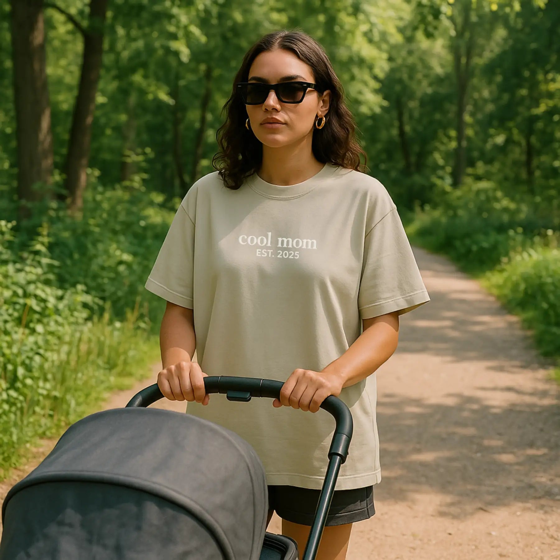 “cool mom” - Personalisiertes, besticktes Heavy Cotton T-Shirt