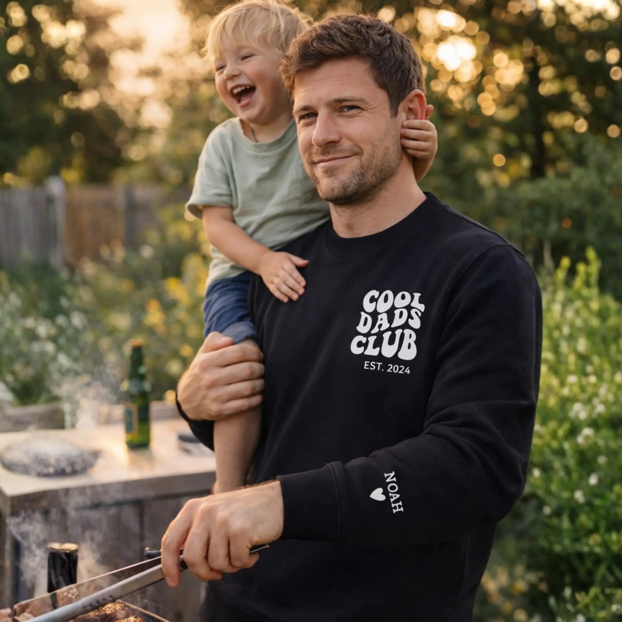 “Cool Dads Club” - Personalisiertes, besticktes Sweatshirt mit Kindernamen und Datum