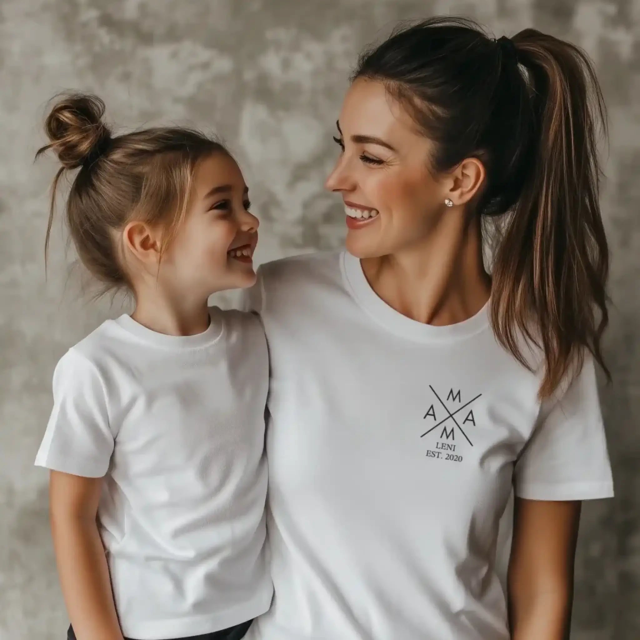“MAMA Crossed” - Personalisiertes T-Shirt