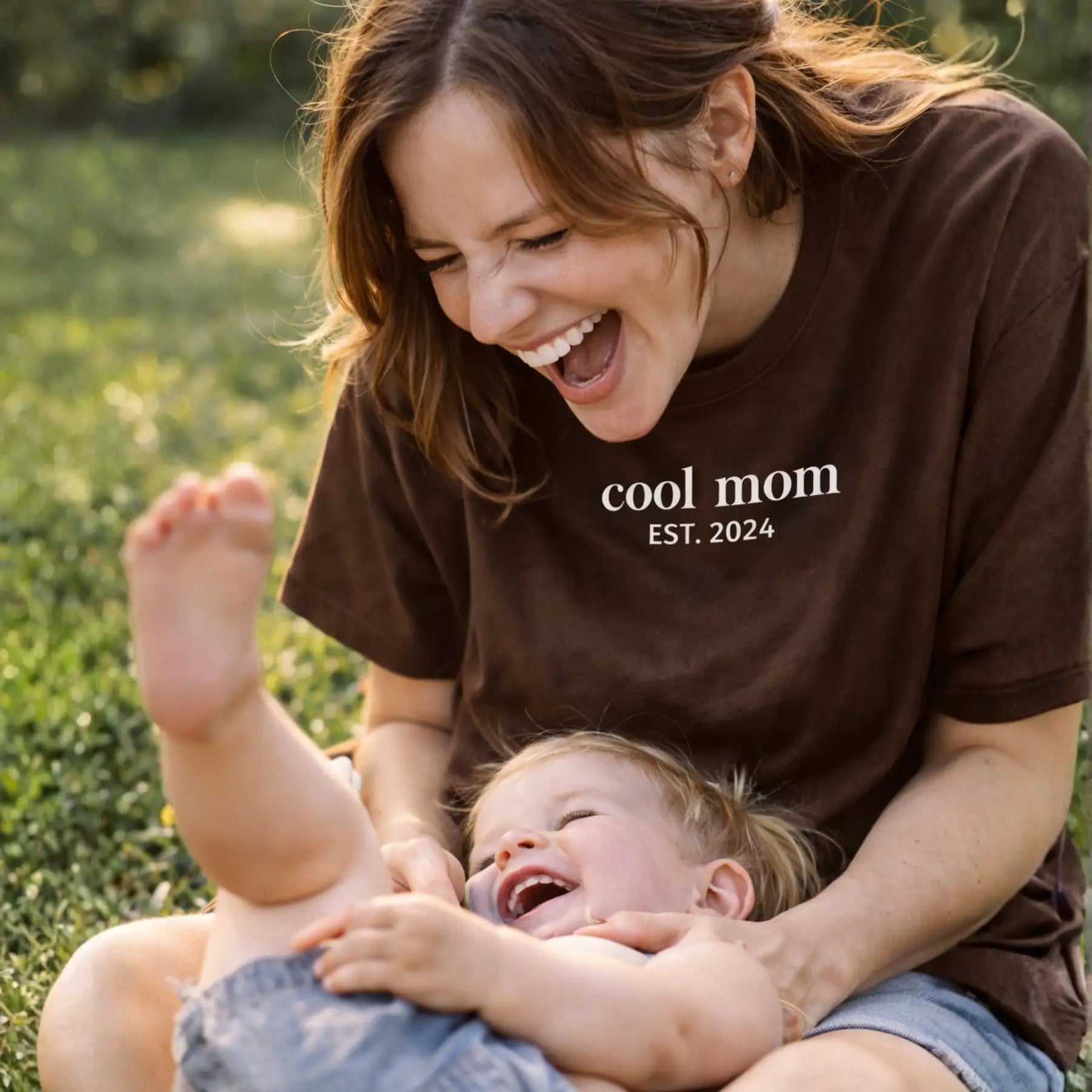 “cool mom” - Personalisiertes, besticktes Heavy Cotton T-Shirt