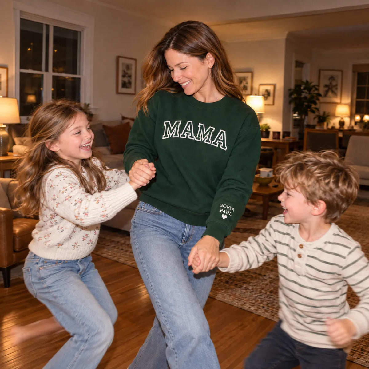 "Mama" - Personalisiertes, besticktes Sweatshirt mit Kindernamen