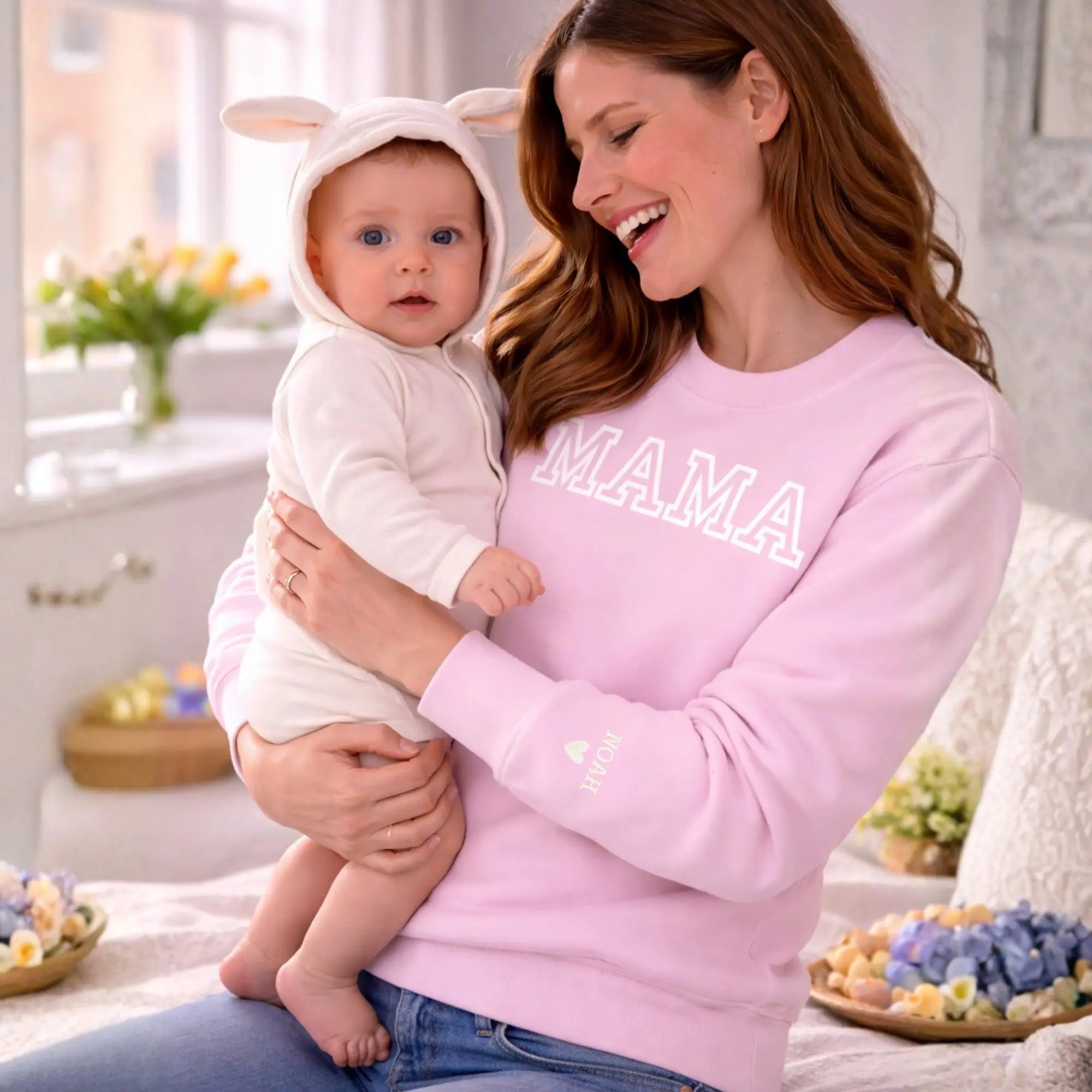 "Mama" - Personalisiertes, besticktes Sweatshirt mit Kindernamen